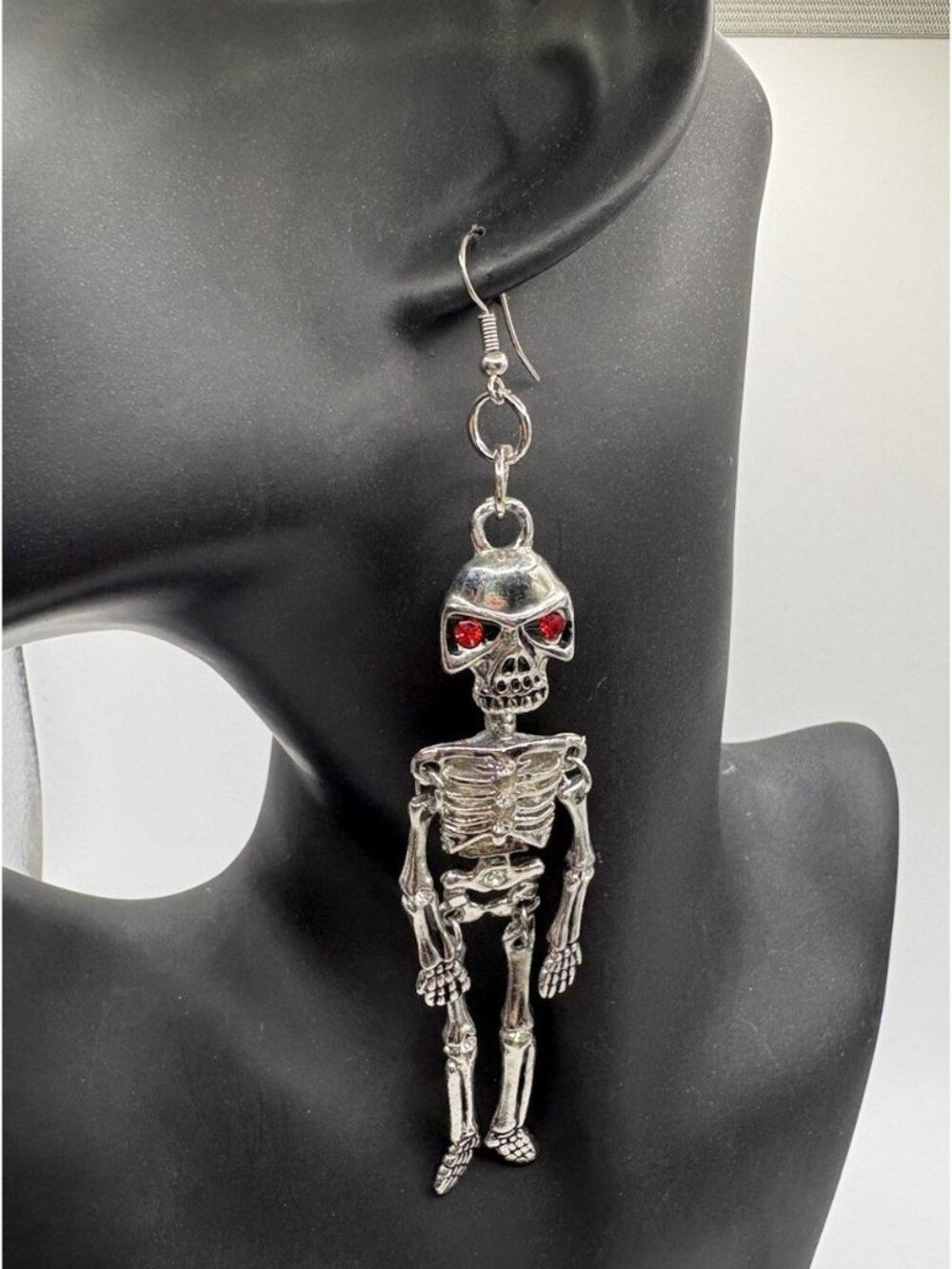Large Silver Tone Articulating Dangle Skeleton Earrings Halloween Goth Red Eyes